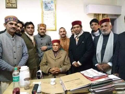 पूर्व मुख्यमंत्री प्रो० प्रेम कुमार धूमल जी से मुलाकात करते हुए हाटी समिति सदस्य