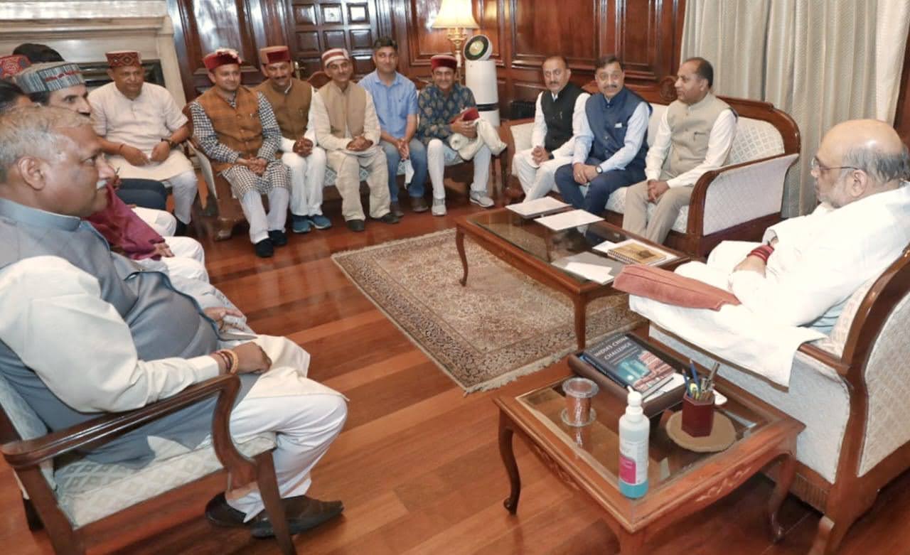 24 अप्रैल 2022 को मुख्यमंत्री श्री जयराम ठाकुर के नेतृत्व में हाटी शिष्ट मंडल केंद्रीय गृहमंत्री श्री अमित शाह जी से हाटी मुद्दे पर चर्चा करते हुए।